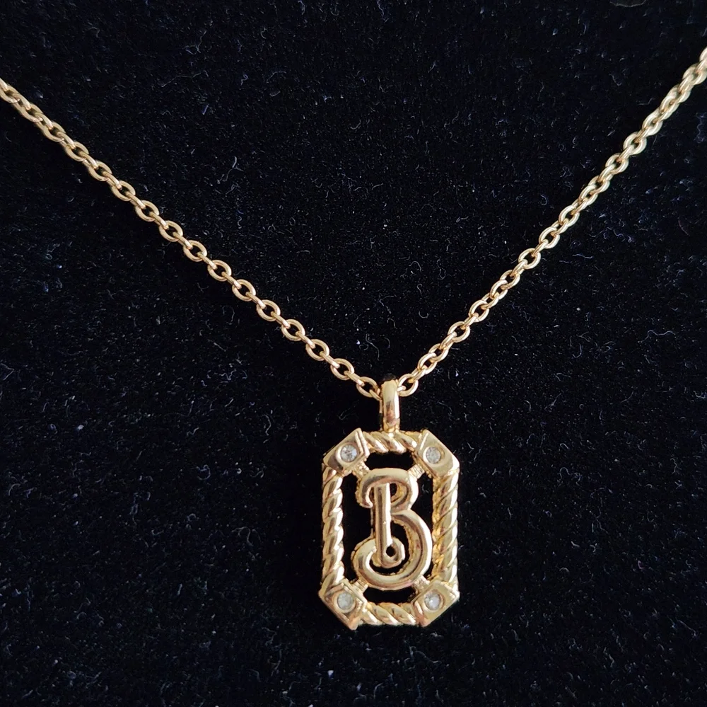 *SPECIAL PRICE* Burberry Vintage Gold Plated Necklace - Picture 2 of 5